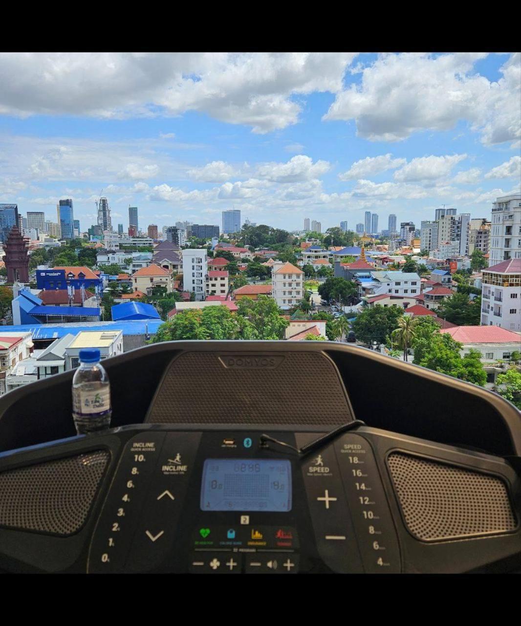 Times Hotel At Bassac Lane Phnom Penh Esterno foto